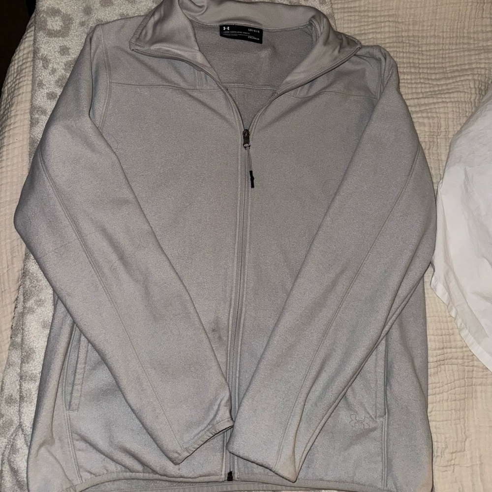 Like new under armour jacket! Only worn once! Woman’s large!
